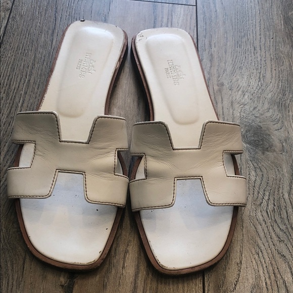Hermes Women's Tan Sandals - Picture 1 of 5